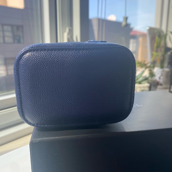 Chanel Caviar Quilted Mini Vanity Case With Chain Navy Blue - Picture 3 of 9